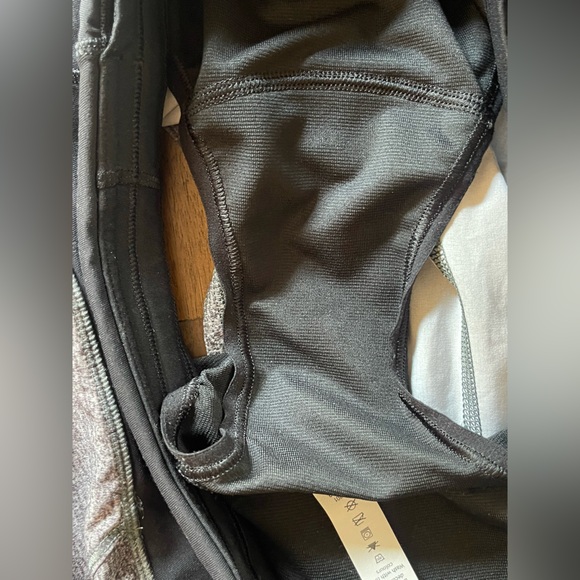 Lululemon shorts black and gray size 6 - Picture 6 of 7